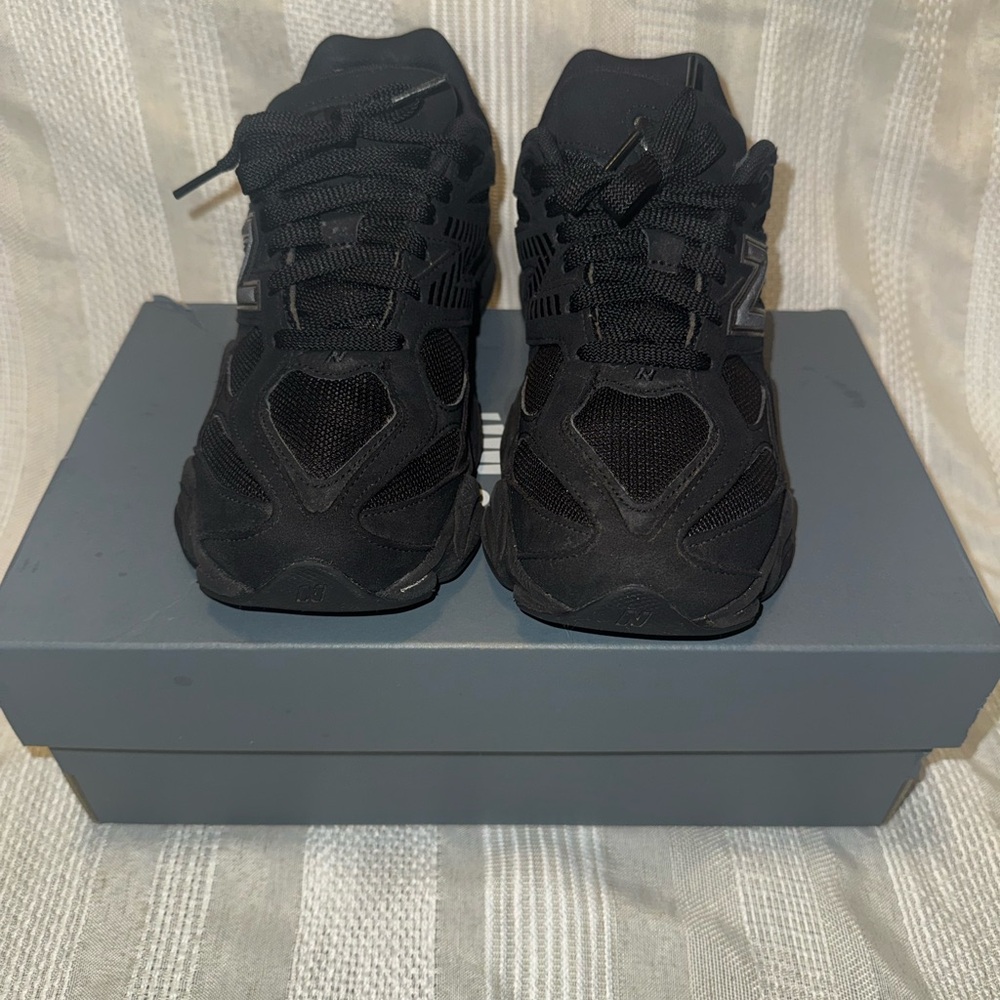 New Balance 9060 Sneakers Triple Black Youth 6.5 Women’s Size 8 - Picture 2 of 10